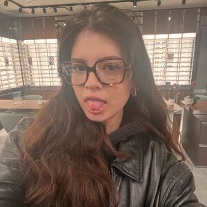 Meet your Posher, Andrea